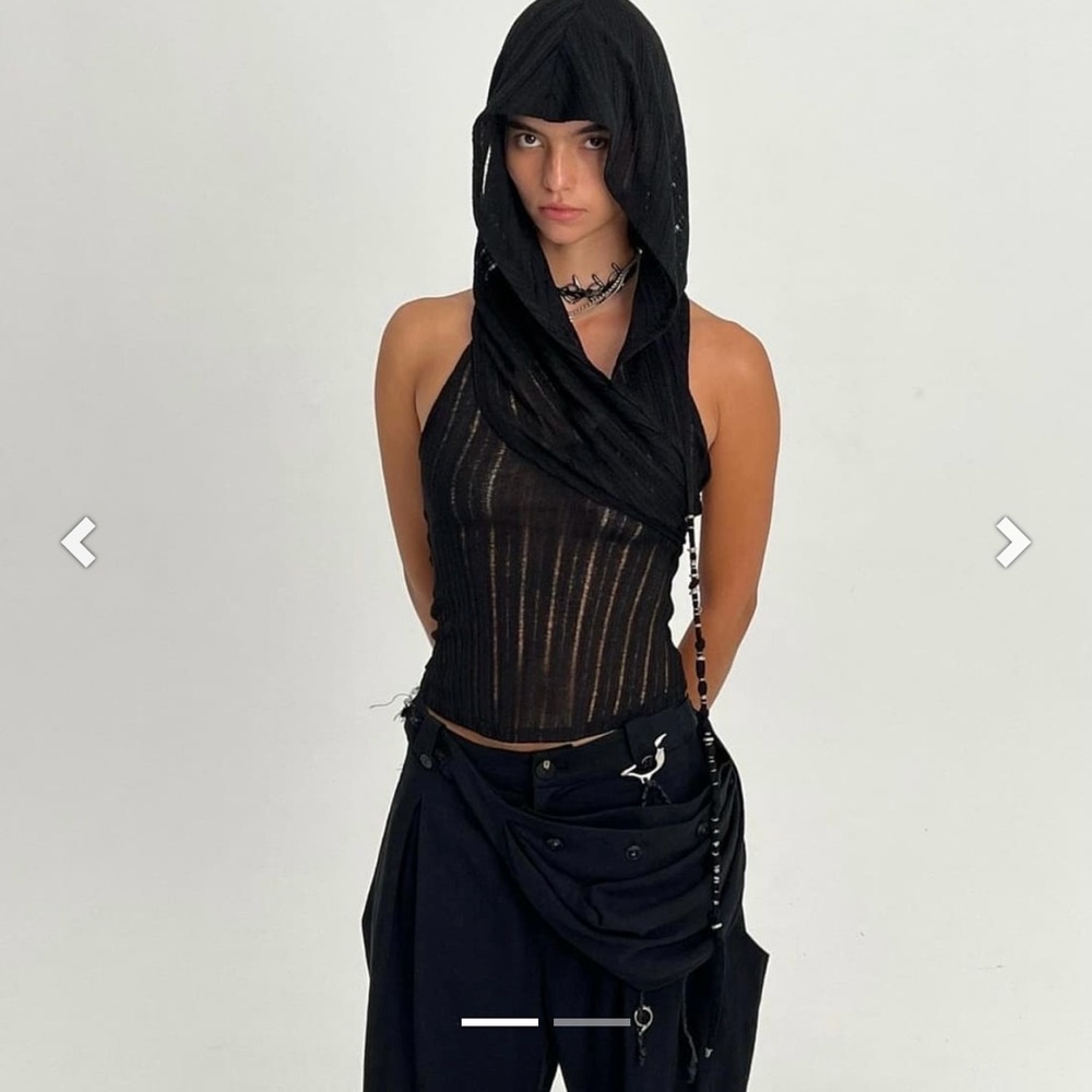 BLACK HOODED HALTER TOP
